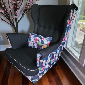 Oude Orenstoel Nieuw gestoffeerd.